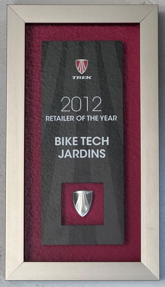 Trek 2012 Retailer of the Year award, Bike Tech Jardins